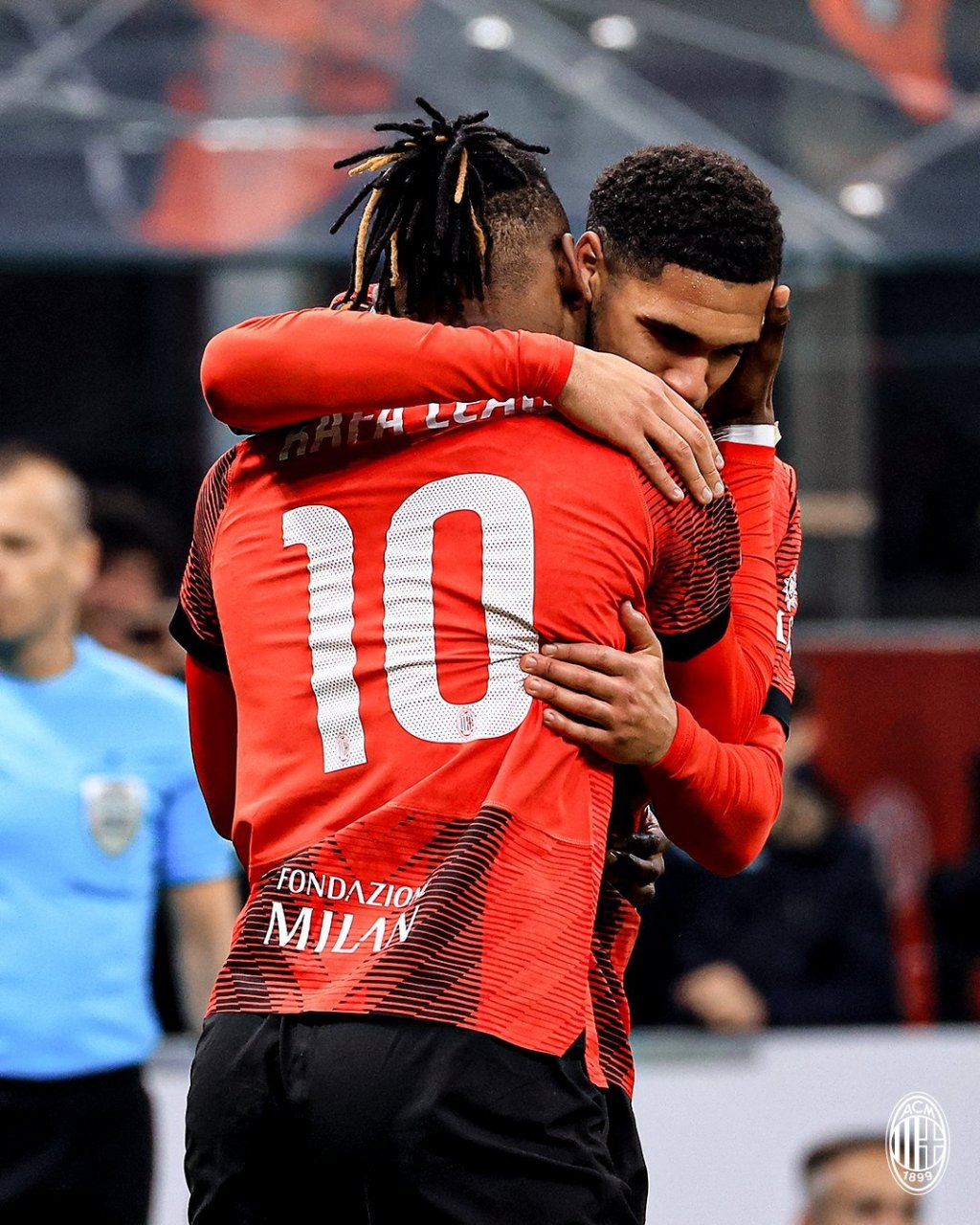 赛地聚焦——欧联关键时刻热度飙升,AC米兰门线救险,球迷炸锅,资深球员宣示担当的简单介绍 赛地聚焦——欧联关键时刻热度飙升,AC米兰门线救险,球迷炸锅,资深球员宣示担当的简单介绍